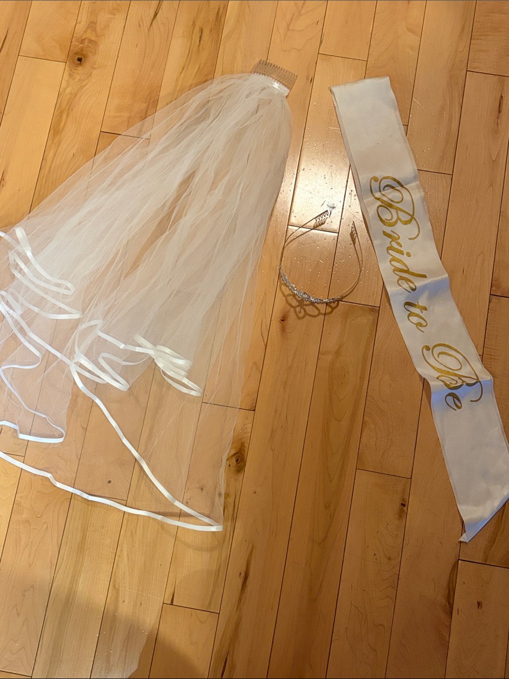 Bridal Veil with 'Bride to Be' Sash and Tiara Set - White